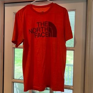 Men’s medium North Face tshirt
